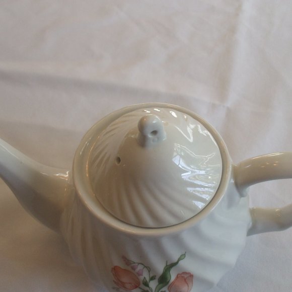 White Swirls Porcelain Teapot With Flowers - Picture 3 of 3
